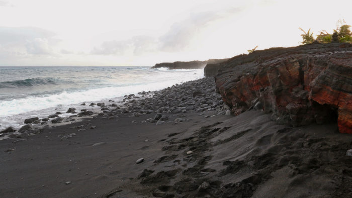 Kalapana Black Sand Beach Hawaii: Kaimu Bay