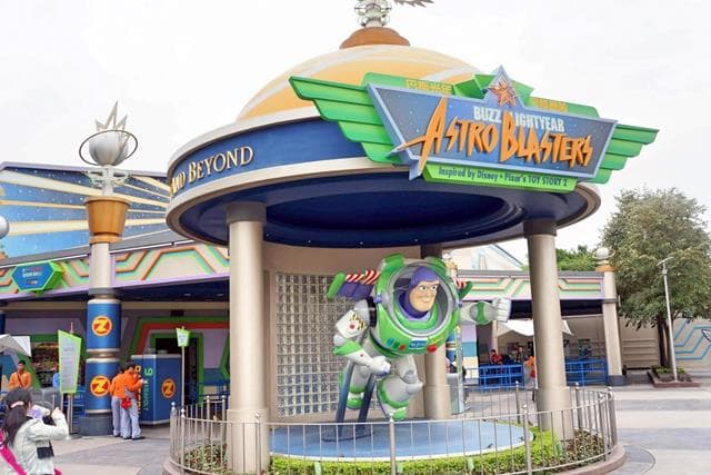 Buzz Lightyear Astro Blasters Hong Kong Disneyland Tour
