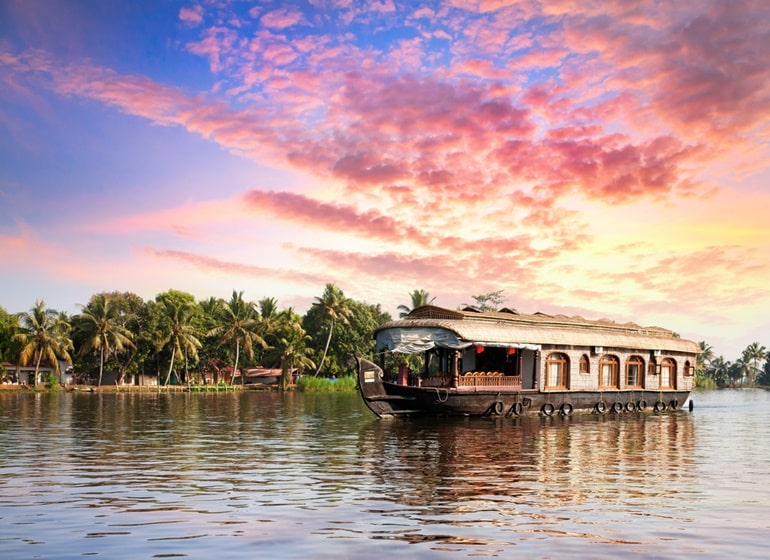 Alleppey Boathouse: Alleppey Houseboats Packages Price: Booking