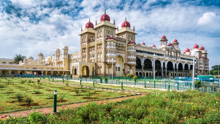 Complete Travel Guide To Mysore Palace